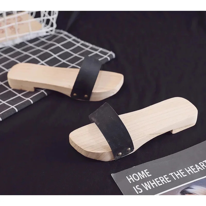 Jemma Leong Japanische Anime S – Geta Wooden Sandal Bewertung und Preis