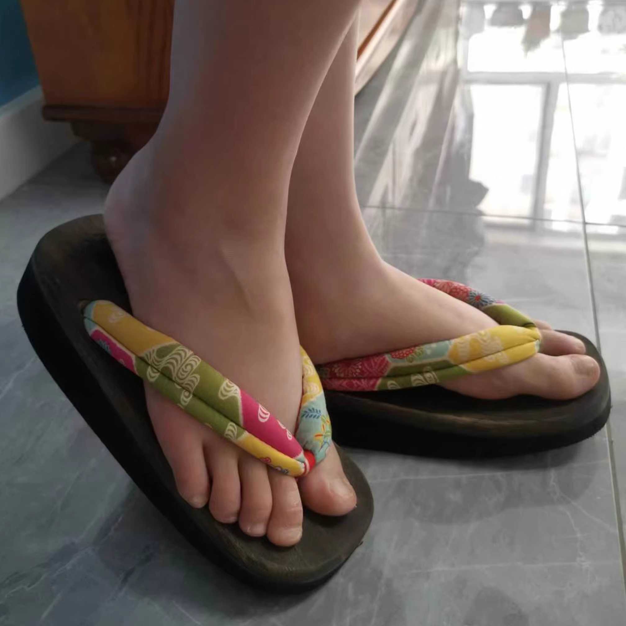 Damen Cosplay Schuhe Mittlerer – Geta Wooden Sandal Bewertung und Preis